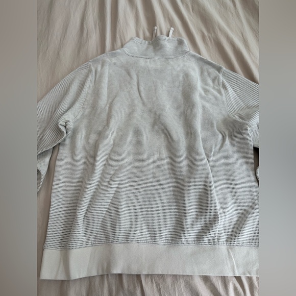 Men’s Light Gray/Cream Lightweight Sweater - Picture 2 of 10